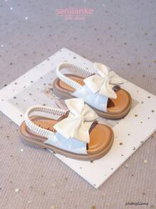 Nuevas sandalias planas para niñas con diseño minimalista de lazo, suela blanda antideslizante, para niños pequeños y bebés. Versátiles para uso casual diario en verano