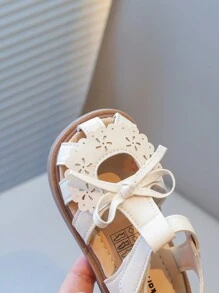 新款女童幼儿凉鞋可爱蝴蝶结镂空花卉图案软底防滑小孩鞋，适合夏季 - 米色 - 查看 6