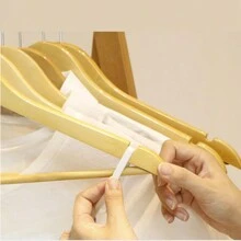 10.01.20 szt. wieszaków z drewna klonowego, wieszaki z surowego drewna i w kolorze vintage, wieszaki męskie z niestandardowym tekstem lub imionami, wieszaki dla drużbów personalizowane, prezenty dla drużbów, prezenty dla drużbów, wieszaki dla pana młodego z grawerunkiem z drewna, wieszaki ślubne dla drużbów, prezent na parapetówkę, Home Harmony