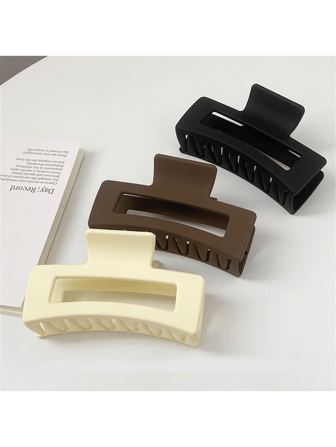 1 件简约优雅鱼尾形发夹，3 种颜色可选