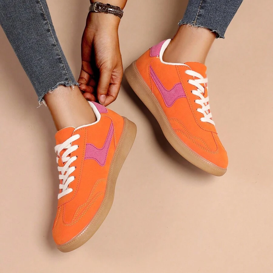 TELOXGE New Women Plush Lace-Up Flat Shoes Casual Shoes Trainers Contrast Color Cute Elegant Style
