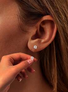 Single Hypoallergenic S925 Sterling Silver Stud Earrings Simple Tiny Initial Letter A-Z Stud Earrings For Women Sensitive Ears