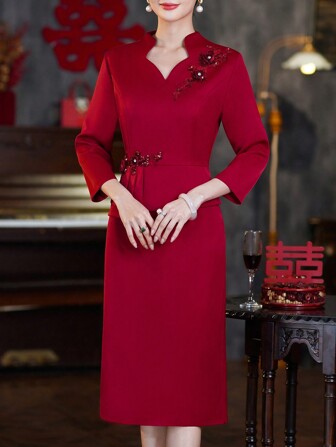 女式刺绣亮片花卉图案连衣裙，缎面红色荷叶边下摆礼服，3/4 袖，V 领，优雅风格适合婚礼、礼物、正式、晚会、订婚、仪式、休闲、新娘母亲礼服