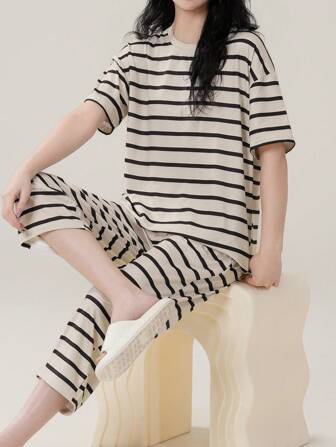 AICJ 2 件套女士休闲纯色家居服条纹圆领短袖上衣和七分裤，适合春夏季，母亲节礼物，两件套