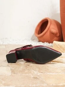 Damskie szpilki w szpic w kolorze czerwonym, wygodne wsuwane z metalowym paskiem ze sprzączką, buty typu slingback - Burgund - Zobacz 7