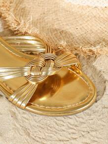 Damen Gold gewobenes Metallic-Riemen Kreuz-Überkreuz Slip-On Flache Sandalen mit rutschfester TPR Sohle - Gold - Übersicht 5
