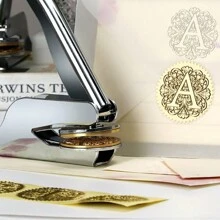 CYFUN DESIGN 1 件巴洛克字母便携式压花印章，钢印章印章，适用于书籍、信封、压花