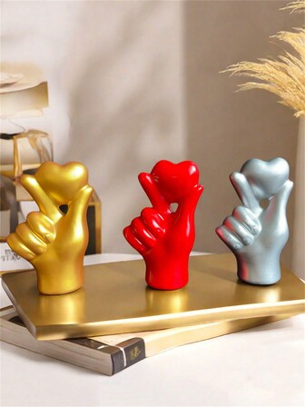 1pc Realistic Heart Hand Gesture Model, Heart Shaped Decor, Minimalist Resin Crafted Desktop/Living Room Ornament
