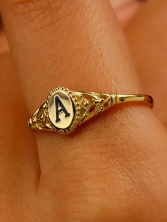 礼品盒，优雅的 26 个字母雕刻金情侣戒指，适合约会、日常佩戴、生日和情人节礼物