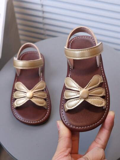 Sandalias sencillas y lindas para niña, con decoración de mariposa y cierre de gancho y bucle, suela suave, zapatos de princesa aptos para todas las estaciones