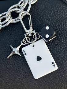 1 pieza/3 piezas Llavero de dados de póker con colgante de estrella, llavero de metal de aleación con picas, diamantes, tréboles, llavero decorativo para bolsos, joyería con tema de números de dibujos animados, llavero de coche, dijes, colgantes, cadenas para teléfonos móviles, dijes de coche, llaveros, accesorios de coche escolares, lindos accesorios góticos y Y2K