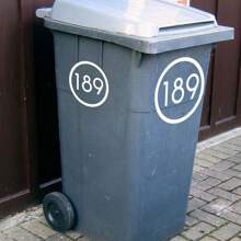 1 件定制反光垃圾桶编号 - 个性化不干胶标签，带有房屋和街道名称，PET 材料，图形印刷