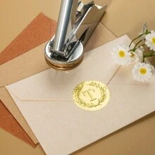 1 Stück personalisierter Initialen Buchprägerstempel, personalisierter Bibliotheksstempel, Scrapbooking Prägegerät, personalisierter Umschlagprägerstempel, Handprägegerät, Initialen Prägerstempel, Datumsprägerstempel, Hochzeits-Prägungsstempel, Papier-Prägungsstempel, für Geschäft/Arbeit/Büro modern, vintage, Cartoon, Kawaii, personalisiert, Mitarbeiter, Kunden, Studenten, für Geschäft/Arbeit/Schulanfang, für Universität, saisonale Auswahl, Büro & individualisierte Stempel