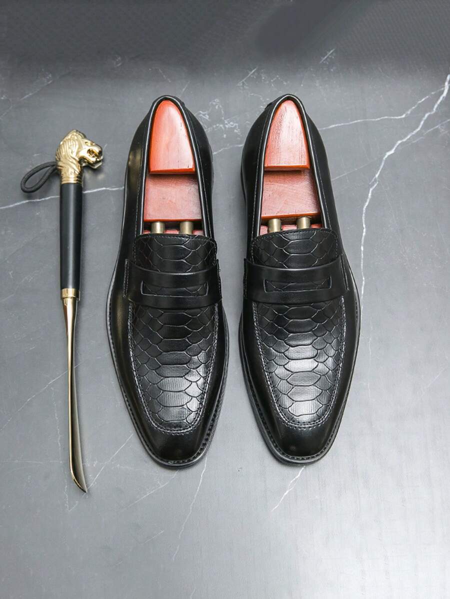 Schwarze formelle Lederschuhe für Herren im Frühling, geeignet für Hochzeiten, Partys, Friseure, Oversized, auch in Braun erhältlich, spitze Zehe Business-Casual Loafers für junge Männer