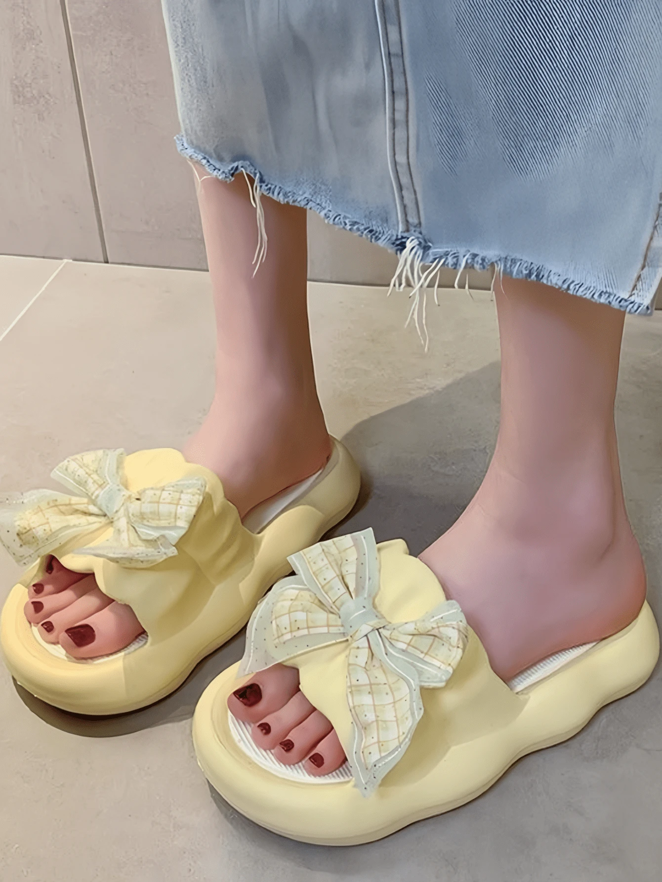 Sandal Selop Motif Bunga dan Pita untuk Wanita, Platform, Serbaguna, Anti Selip untuk Dalam dan Luar Ruangan, Koleksi Terbaru Musim Semi & Musim Panas