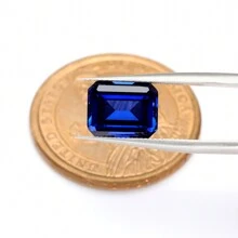 一颗 100% 实验室培育蓝宝石祖母绿切割宝石，用于饰品高级珠宝制作材料 DIY