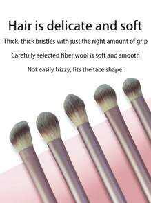 OAMC 一套全新的五支化妆刷套装，包括粉底刷、火焰刷、晕染刷和眼影刷，适合初学者和专业化妆师，是一套便携的完整化妆工具。