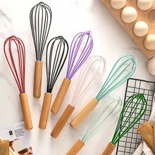 Fouet en silicone avec manche en bois - Tête de fouet noire avec manche en bois - Fouet pour la pâte à pancakes, les œufs et les blancs d'œufs, le mélange de gâteau, le mélange, le jus et les sauces