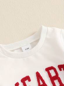 Conjunto de Día de San Valentín para niño pequeño con sudadera de manga larga con cuello redondo y bolsillos, y pantalones largos - Blanco - Ver 4