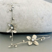 1 paire de boucles d'oreilles vintage bohèmes à fleurs longues, bijoux de mode charmants, cadeau pour les femmes, Saint-Valentin