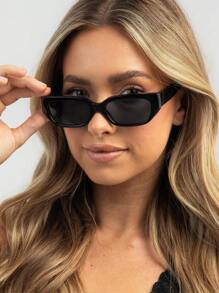 一副方形小框时尚眼镜，复古个性休闲女式眼镜，适合日常佩戴、街头摄影、度假、旅行、夏季海滩、户外活动和海滩旅行配饰 - 黑框灰片 - 查看 2