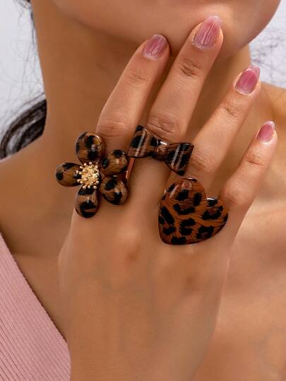 3 件夸张宽环，饰有可爱的泡泡花、心形、蝴蝶结和独特的豹纹亚克力，具有木纹纹理，适合女性的日常百搭风格，适合庆祝或情人节送给女友的礼物（豹纹图案、颜色和位置随机）