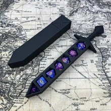 7 pièces Set de dés avec boîte de rangement en forme d'épée imprimée en 3D pour jeux de rôle sur table Donjons et Dragons, TTRPG ou autres jeux de plateau | Épée de dés unique pour la soirée de jeu estivale (bleu et violet), cadeaux pour hommes
