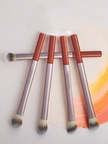 OAMC 一套全新的五支化妆刷套装，包括粉底刷、火焰刷、晕染刷和眼影刷，适合初学者和专业化妆师，是一套便携的完整化妆工具。