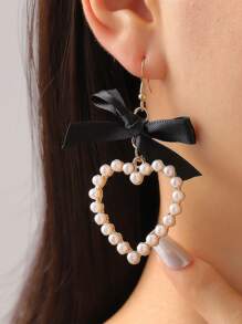 2 Stücke süße Schleifenband- und Kunstperle Herz Ohrringe, modischer eleganter Minderheitenluxus-Ohrschmuck für Frauen