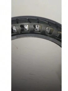 LLANTA SOLIDA (ANTIPONCHADURAS) 14X2.125 PARA BICICLETA ELÉCTRICA, NO NECESITA CAMARA NI PIVOTE Y JAMAS SE VA A PONCHAREXCELENTE CALIDAD CON ORIFICIOS INTERMEDIOS QUE DISMINUYEN LA VIBRACION Y AUMENTAN SU TIEMPO DE VIDA - Negro - Ver 4