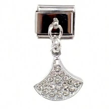 Colgante con dije de mariposa, luna y hada de diamante