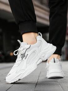 男士透气网面休闲运动鞋，适合户外、日常和街头穿着，黑白PU皮革拼接低帮运动鞋，大码厚底运动鞋，四季皆宜，是搭配牛仔裤和运动鞋的理想选择。 - 白色 - 查看 8