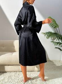 一件女士优雅提花豹纹印花长袍家居服，舒适缎面腰带长款浴袍，适合居家穿着，四季皆宜，尤其适合秋季和冬季。 - 黑色 - 查看 6