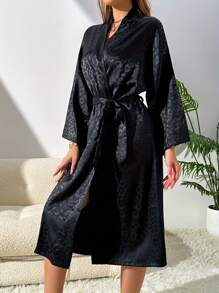 一件女士优雅提花豹纹印花长袍家居服，舒适缎面腰带长款浴袍，适合居家穿着，四季皆宜，尤其适合秋季和冬季。 - 黑色 - 查看 4