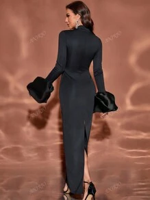 Elegante vestido maxi con cuello medio alto, manga larga con puño de burbuja asimétrico, ajuste ceñido y abertura posterior, para eventos formales como bodas, graduaciones, cenas - Color: Negro