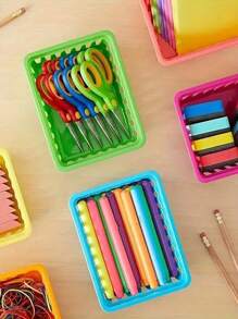 6 cestas de almacenamiento de colores para el aula, organizador de lápices para el aula, organizador de papelería para el aula, cestas de almacenamiento de plástico pequeñas, portacrayones, portapapices para uso doméstico, útiles escolares, suministros de almacenamiento, para volver a la escuela