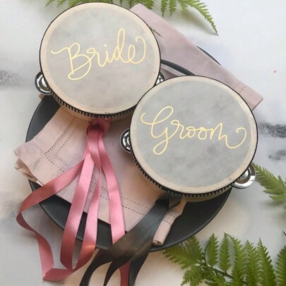 Tamburello da matrimonio (confezione da 1) - strumento a percussione portatile con sonagli in metallo, perfetto per matrimoni, proposte di matrimonio e festeggiamenti di festa - possibilità di scrivere il proprio messaggio, regali estivi per compleanni, articoli per la scuola, decorazione camera