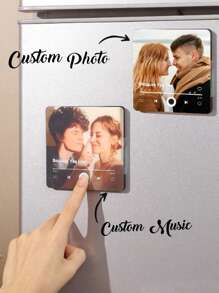 1 pieza, Etiqueta de nevera de acrílico personalizada con música, con tu foto y canción personalizada, se puede reproducir música, etiqueta magnética para nevera, recargable por USB, decoración del hogar, decoración de nevera, regalo de arte musical romántico, regalo de cumpleaños, recuerdo del aniversario de boda, recuerdo de graduación, regalo del Día del Padre y de la Madre, multifuncional, ajustable, decorativa, reutilizable, exquisita, adorable, de alta calidad, moderna, colorida, cómoda, con estilo, personalizada, única, regalos ideales para él, regalos ideales para ella, novio, novia, papá, mamá, familia, amigos, hijo, hija, oficina, sala de té, escuela, hogar, renovación del hogar