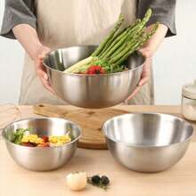 Der 4-teilige Set Edelstahl 304 Rührschüsseln mit Markierungen, rostfrei, einfach zu reinigen und stapelbar, ist eine hervorragende Wahl für Kochen, Backen und Zubereiten von Gerichten in der Küche.