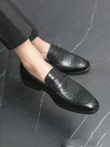 Schwarze formelle Lederschuhe für Herren im Frühling, geeignet für Hochzeiten, Partys, Friseure, Oversized, auch in Braun erhältlich, spitze Zehe Business-Casual Loafers für junge Männer