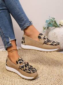 新款春秋时尚大码坡跟厚底混色休闲乐福鞋，百搭一脚蹬，配腰带金属链豹纹组合，舒适户外度假平底女鞋，女式运动鞋 - 彩色 - 查看 3