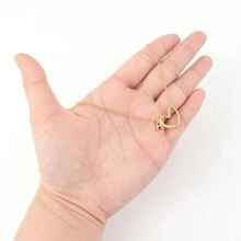 1 件简约经典时尚金色镂空心形字母吊坠不锈钢链条项链女式