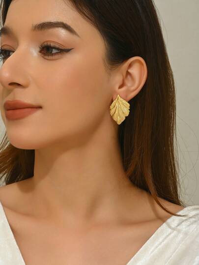 1 Pair Elegant Nature-Inspired Leaf Design Stainless Steel Earrings, Suitable For Women To Wear To Parties