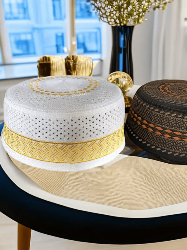 1 pezzo Cappellino da uomo premium - in poliestere traspirante, lavabile in lavatrice, con banda decorativa bianca a zigzag, per il Ramadan