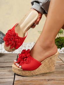 صنادل نسائية ذات كعب إسفين مزينة بالأزهار من مادة الفلين الناعمة - إطلالة أنيقة ومتعددة الاستخدامات - تصميم صيفي جديد - راحة وليونة يومية - للإرتداء في الشاطئ والعطلات - زخرفة بالأزهار - تصميم مفتوح للأصابع - كعب إسفين - من مادة الفلين - متوفر بالأسود والأحمر والكاكي - الأحمر - مشاهدة 4