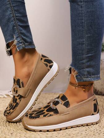 New Spring Autumn Fashion Plus Size Wedge Thick Sole Mixed Color Casual Loafers, Versatile Slip-On With Belt Metal Chain Leopard Print Combination, Comfy Outdoor Vacation Flat Shoes For Women,Sneakers For Women