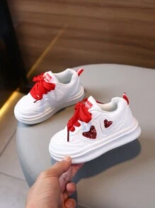 1 paire de Baskets de sport extérieur avec tige , motif de cœur mignon, semelle souple et antidérapante, confortable pour bébé. Convient pour toutes les saisons.