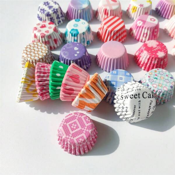 50/100/200 piezas Moldes de pastel mini lindos en el pulgar, Tazas de papel de hornear para pasteles de 2,5 cm/5 cm, Forros para pasteles, Tazas de papel para pasteles, Bandejas de papel antiadherente para pasteles, Varios patrones, Adecuado para cocinas del hogar, Suministros de repostería, Regalos de Año Nuevo y Día de San Valentín, El mejor regalo para familiares y amigos