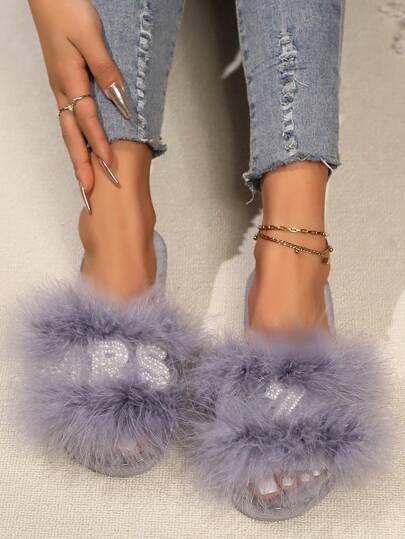 1 Pair Plus Size Women's Personalized Turkey Feather, Faux Diamond, Faux Pearl, Letter Fluffy Slippers, Gift For Friends, Sisters, Family, Birthday, Party, Wife, Mom, Bride, Bridesmaid