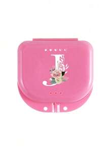 Estuche de almacenamiento para retenedores dentales ortodónticos con patrón de flores rosas y letras blancas de la A a la Z, contenedor para protector bucal, estuche para dentaduras, caja ventilada para aparatos de ortodoncia, caja para retenedores, caja de almacenamiento dental, caja para colocación de dentaduras, seguro y fácil de usar, suministros para el hogar, la oficina y el dormitorio, artículos de almacenamiento doméstico, fácil de transportar